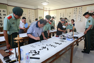 銀霞映照擁軍心，翰墨寄寓魚水情——寧夏老干部活動中心送書法進軍營活動紀實